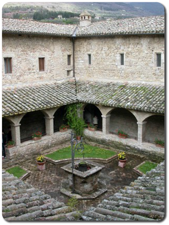 Asyż - wirydarz przy kości&oacute;łku San Damiano